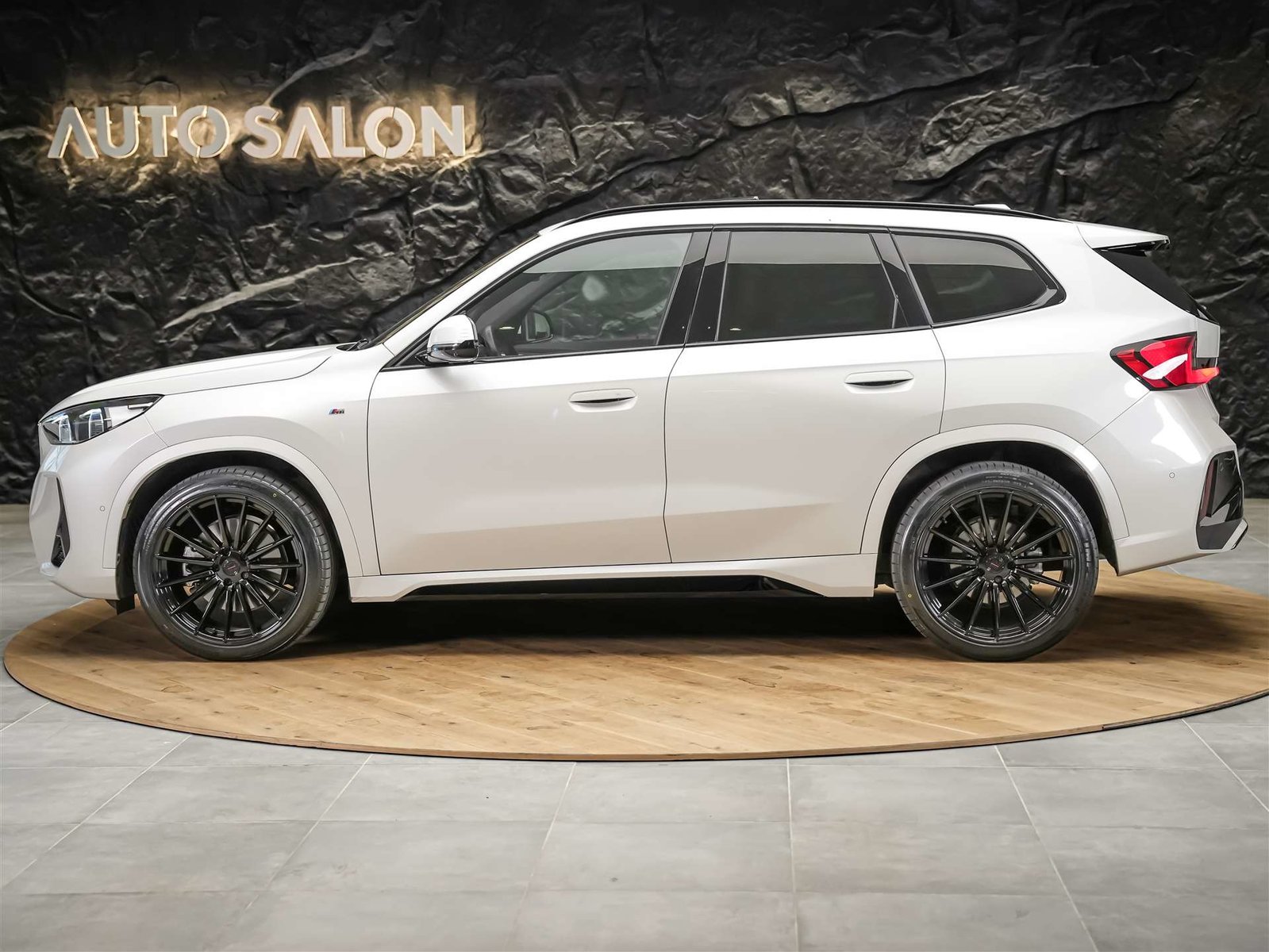 BMW X1 23d 48V M Sport *Panorama*Massage*Werksgaranti, Diesel, Occasion / Gebraucht, Automatik - 3