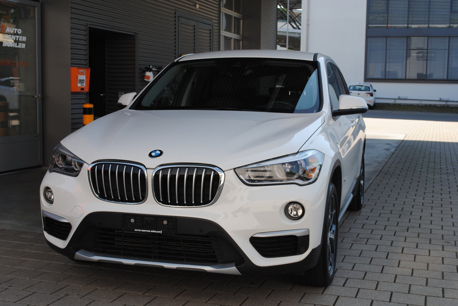 BMW X1 20i xLine Steptronic, Petrol, Second hand / Used, Automatic - 3