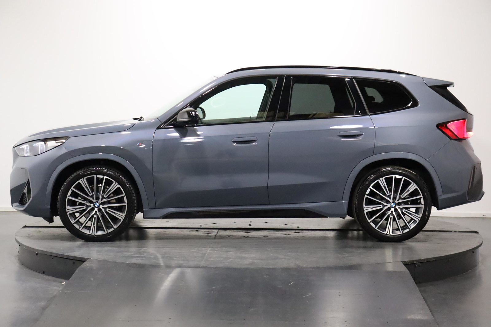 BMW X1 23i xDrive, Hybride Léger Essence/Électricité, Occasion / Utilisé, Automatique - 2