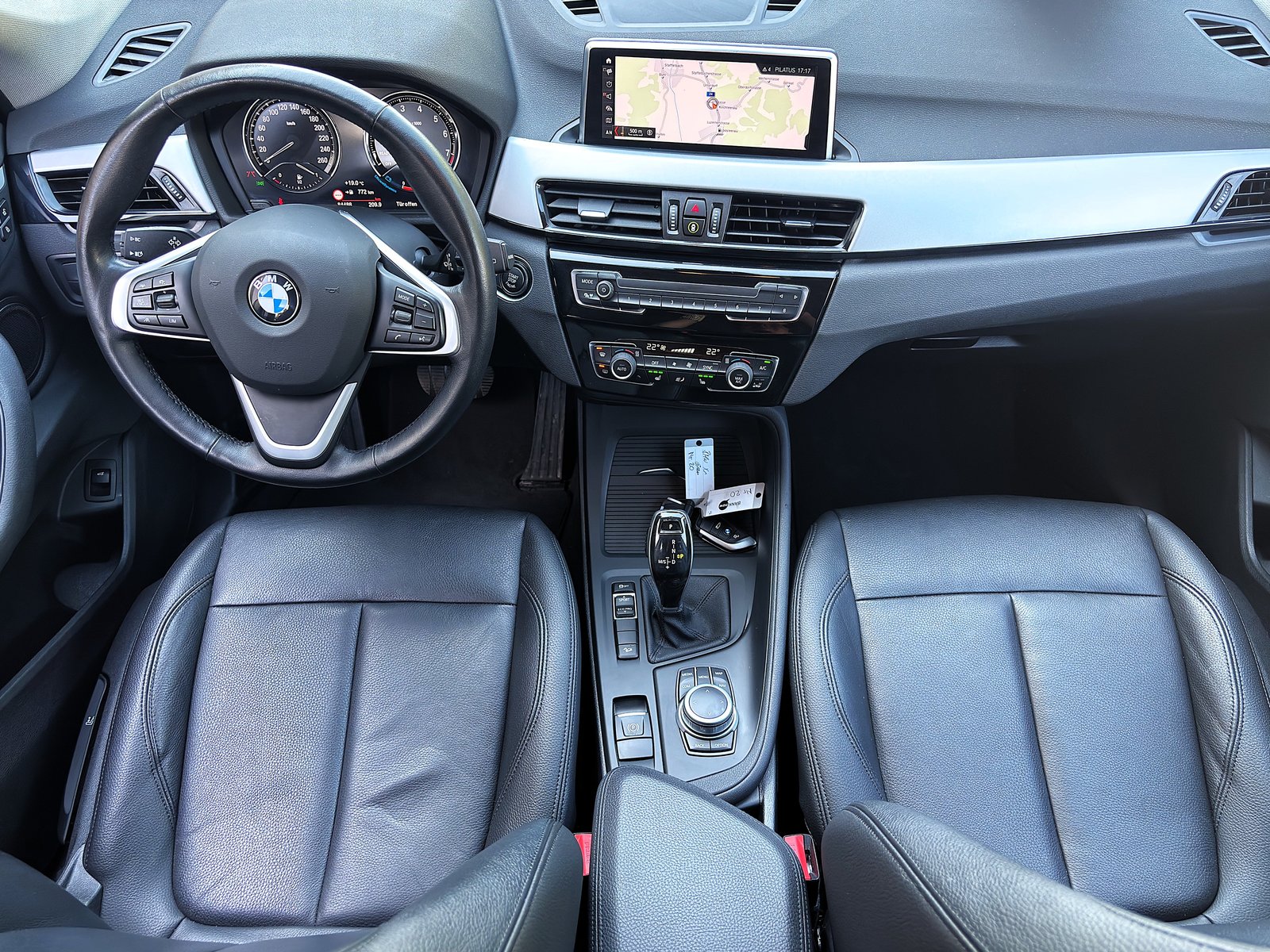 BMW X1 20i SteptronicCH-Fahrzeug 8-fach bereift auf, Benzin, Occasion / Gebraucht, Automatik - 7