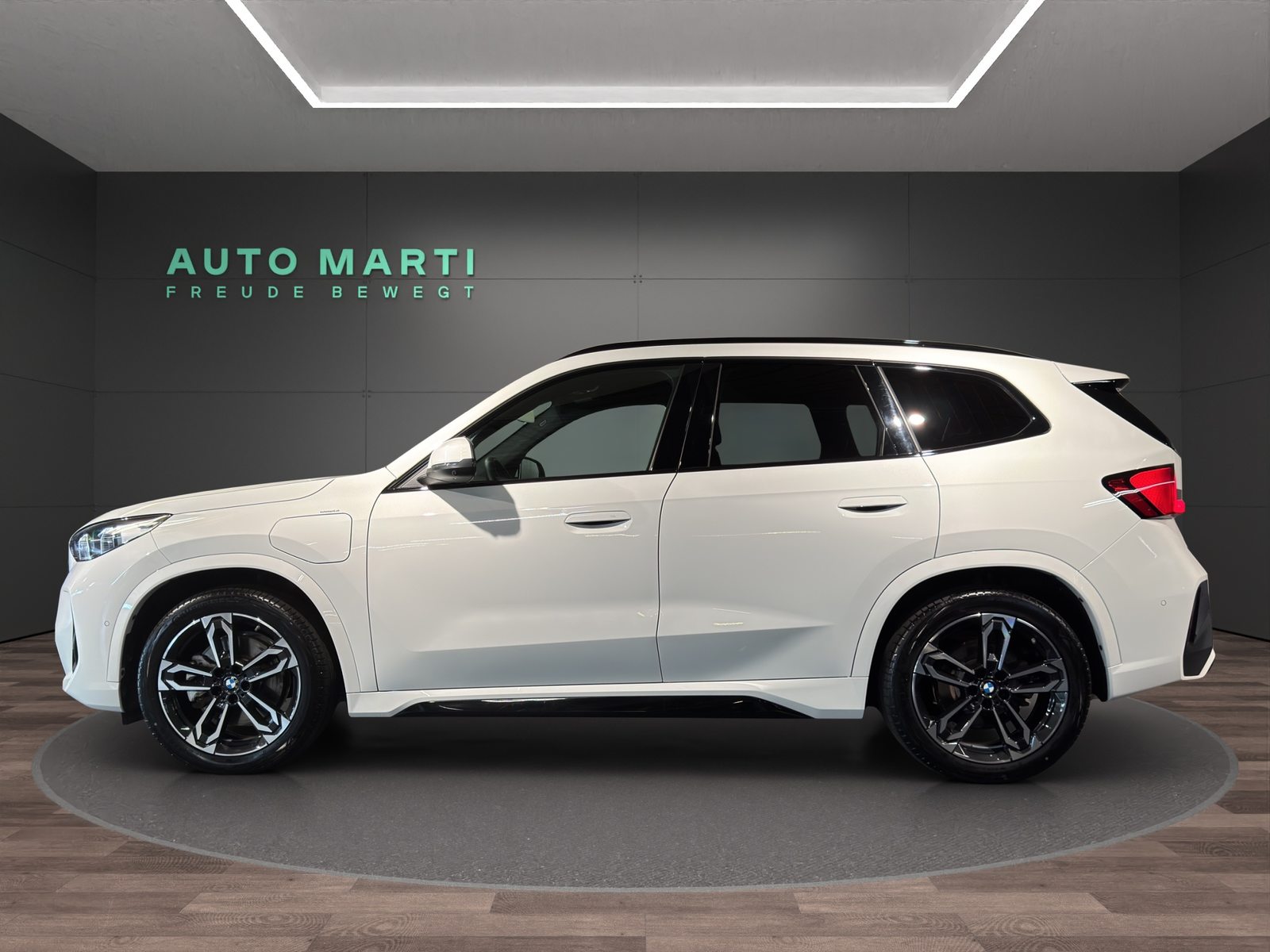 BMW X1 30e xDrive M Sport, Plug-in-Hybrid Benzin/Elektro, Occasion / Gebraucht, Automatik - 2