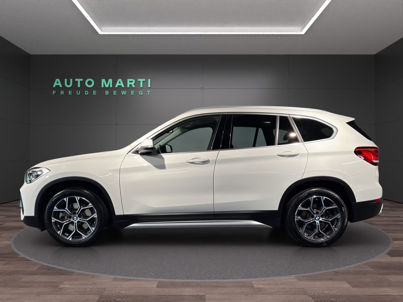 BMW X1 25i xDrive xLine, Petrol, Second hand / Used, Automatic - 2