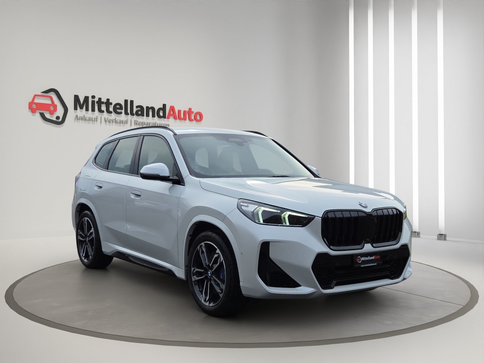 BMW X1 23i 48V M Sport, Mild-Hybrid Petrol/Electric, Second hand / Used, Automatic - 3