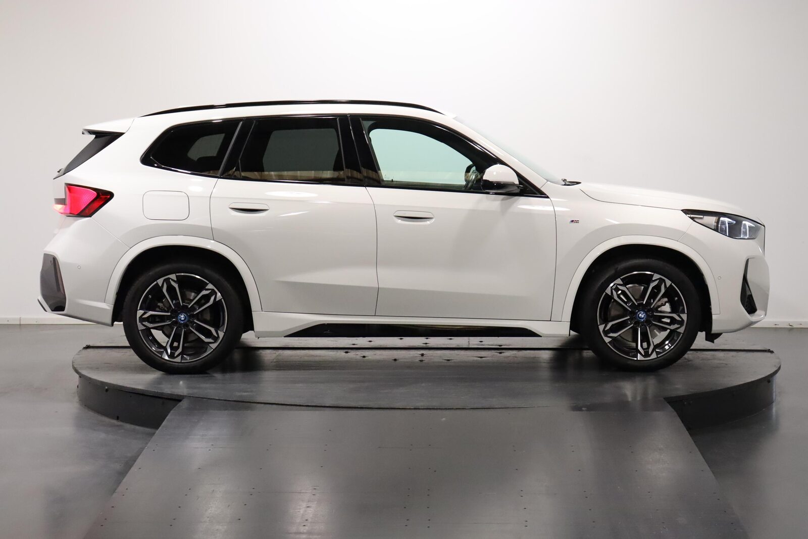 BMW X1 30e xDrive paddles, Hybride Rechargeable Essence/Électricité, Occasion / Utilisé, Automatique - 4