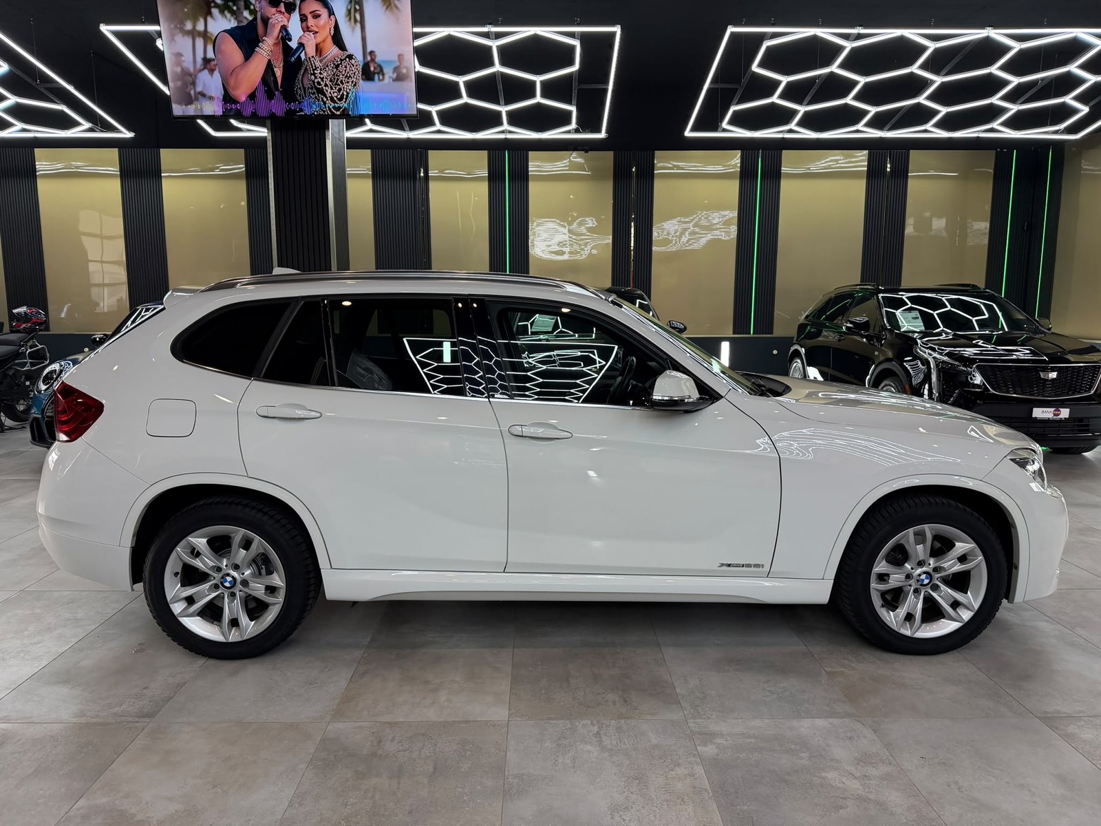 BMW X1 28i Steptronic, Benzin, Occasion / Gebraucht, Automatik - 4