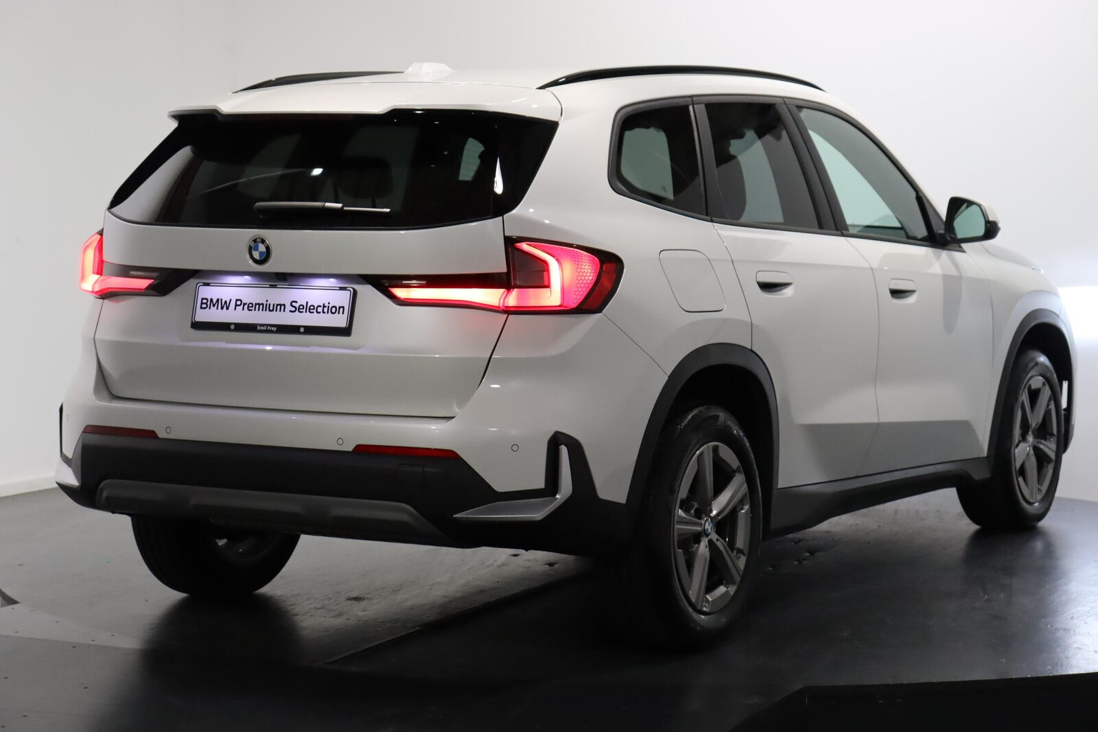 BMW X1 18i sDrive, Benzin, Occasion / Gebraucht, Automatik - 2