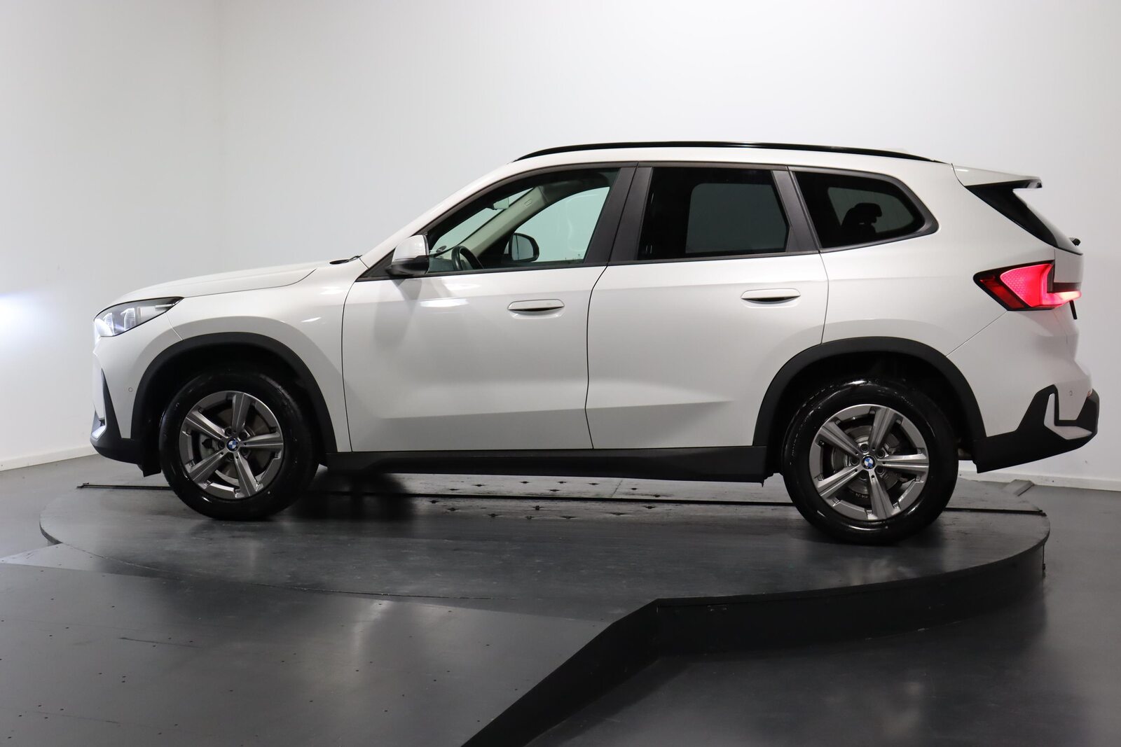 BMW X1 18i sDrive, Benzin, Occasion / Gebraucht, Automatik - 3