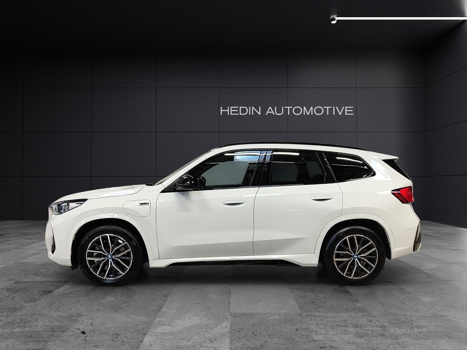 BMW X1 30e xDrive M Sport, Plug-in-Hybrid Benzin/Elektro, Occasion / Gebraucht, Automatik - 2