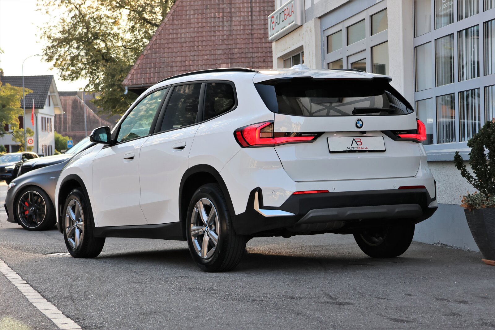 BMW X1 20d 48V (CH) + 2.0T AHK, Mild-Hybrid Diesel/Electric, Second hand / Used, Automatic - 3