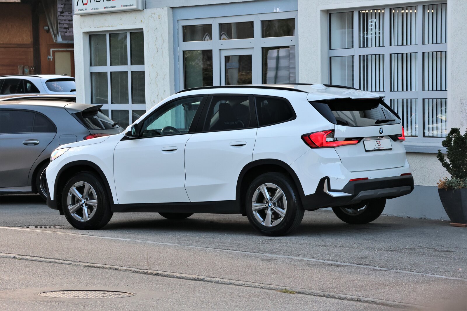 BMW X1 20d 48V (CH) + 2.0T AHK, Mild-Hybrid Diesel/Electric, Second hand / Used, Automatic - 5
