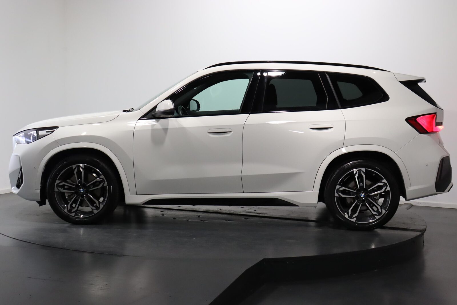 BMW X1 U11 23i xDrive paddles, Hybride Léger Essence/Électricité, Occasion / Utilisé, Automatique - 3