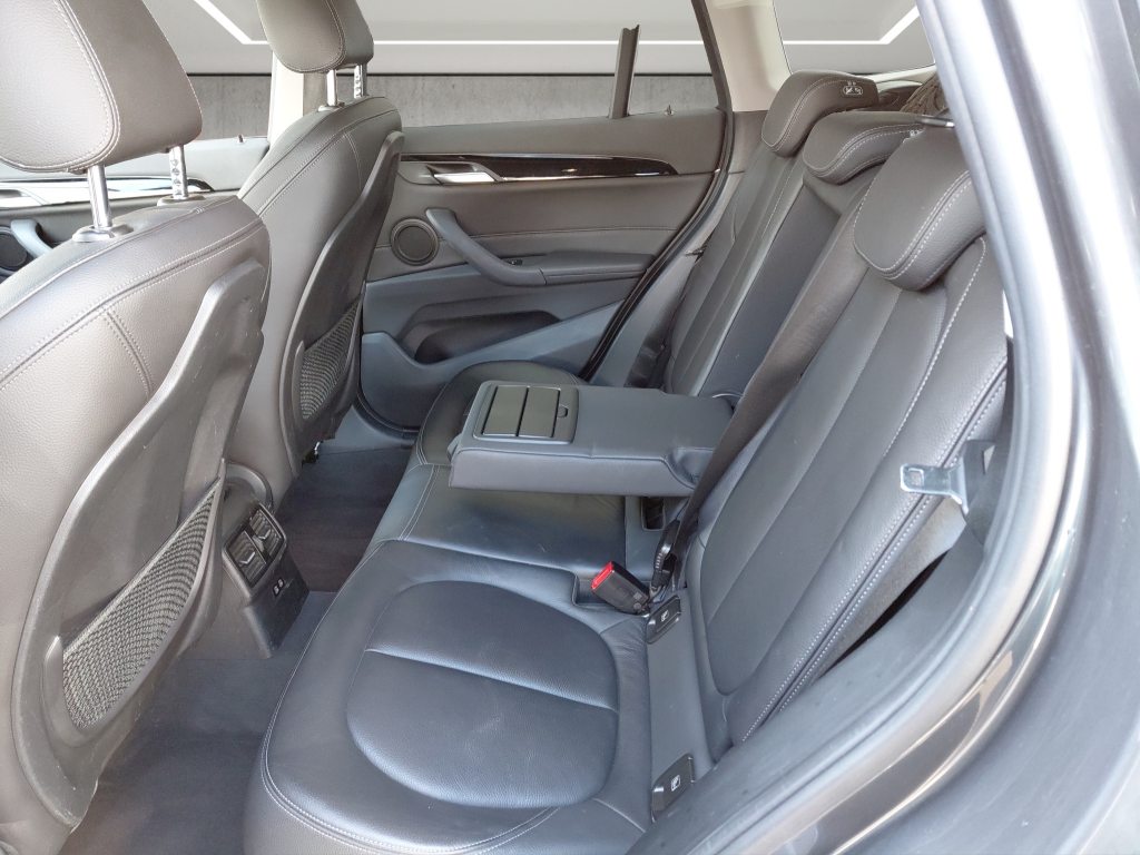 BMW X1 20i xDrive 20i Sport line, Petrol, Second hand / Used, Automatic - 4