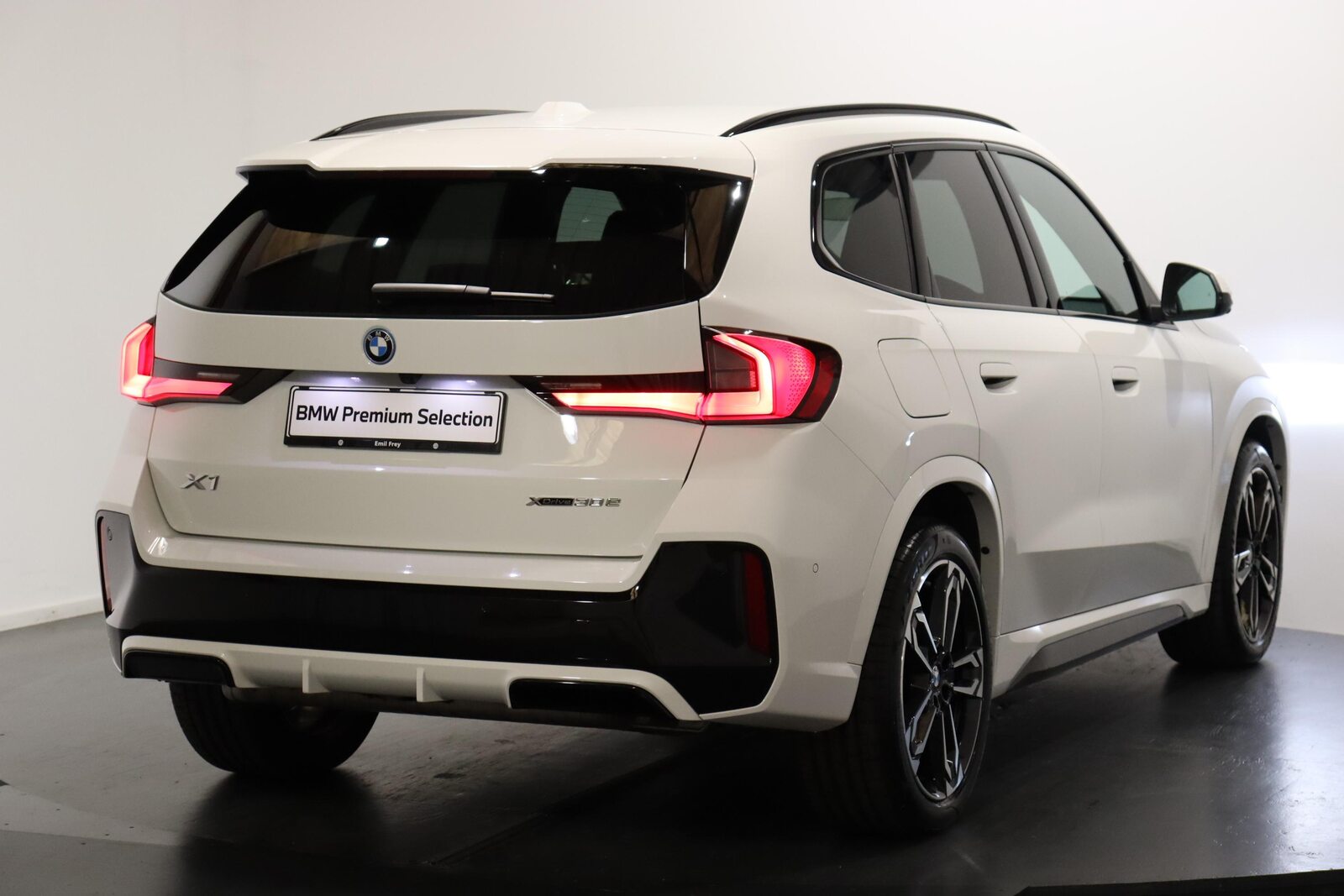BMW X1 30e xDrive paddles, Plug-in-Hybrid Benzin/Elektro, Occasion, Automatik - 3