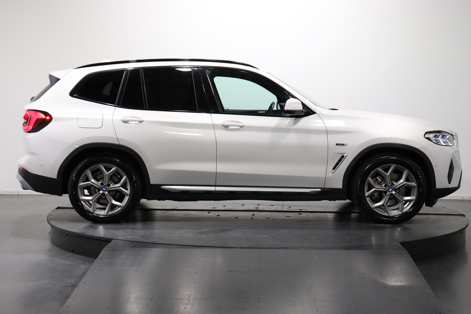 BMW X3 30e xDrive, Plug-in-Hybrid Petrol/Electric, Second hand / Used, Automatic - 5
