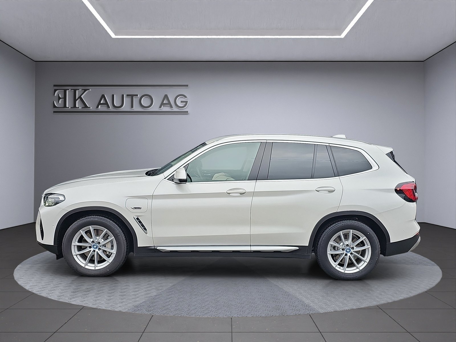 BMW X3 30e, Plug-in-Hybrid Petrol/Electric, Second hand / Used, Automatic - 2