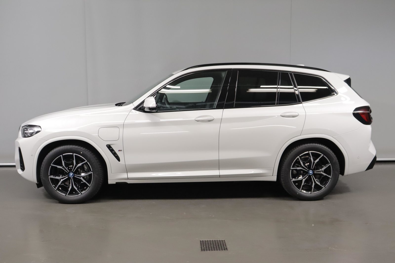 BMW X3 30e xDrive SAG, Plug-in-Hybrid Petrol/Electric, Second hand / Used, Automatic - 6