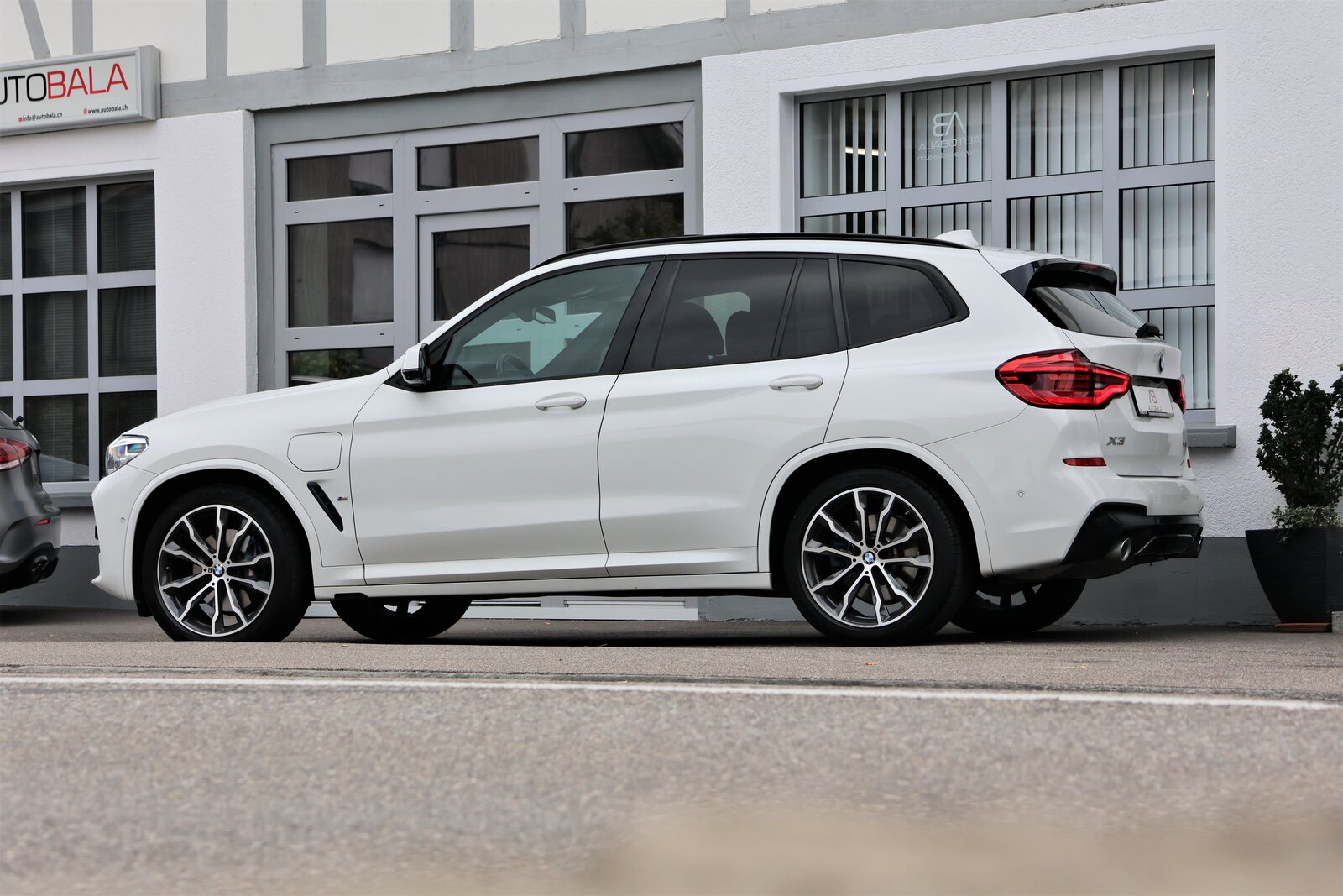 BMW X3 30e M Sport (CH) + 2.0T AHK, Plug-in-Hybrid Petrol/Electric, Second hand / Used, Automatic - 4