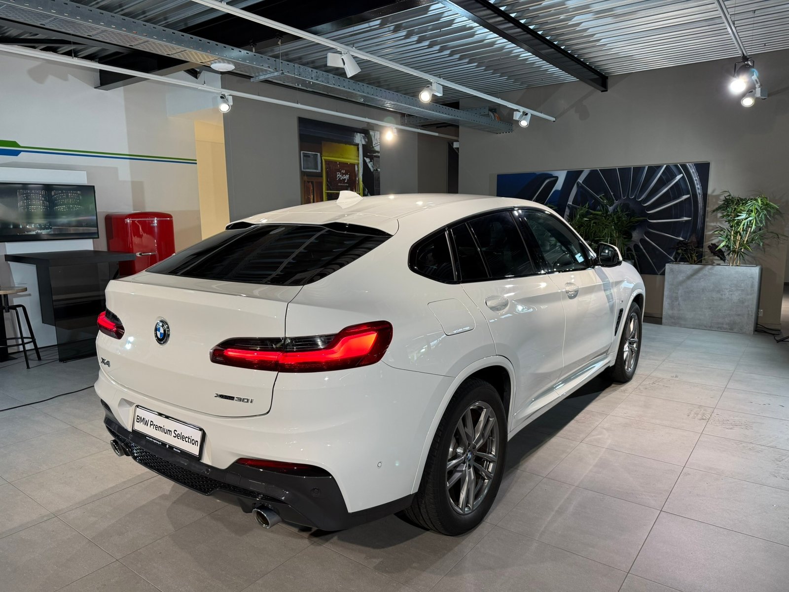BMW X4 30i M Sport Steptronic, Petrol, Second hand / Used, Automatic - 6
