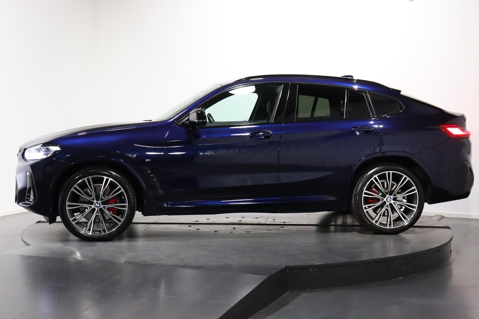 BMW X4 M40d, Mild-Hybrid Diesel/Electric, Second hand / Used, Automatic - 2