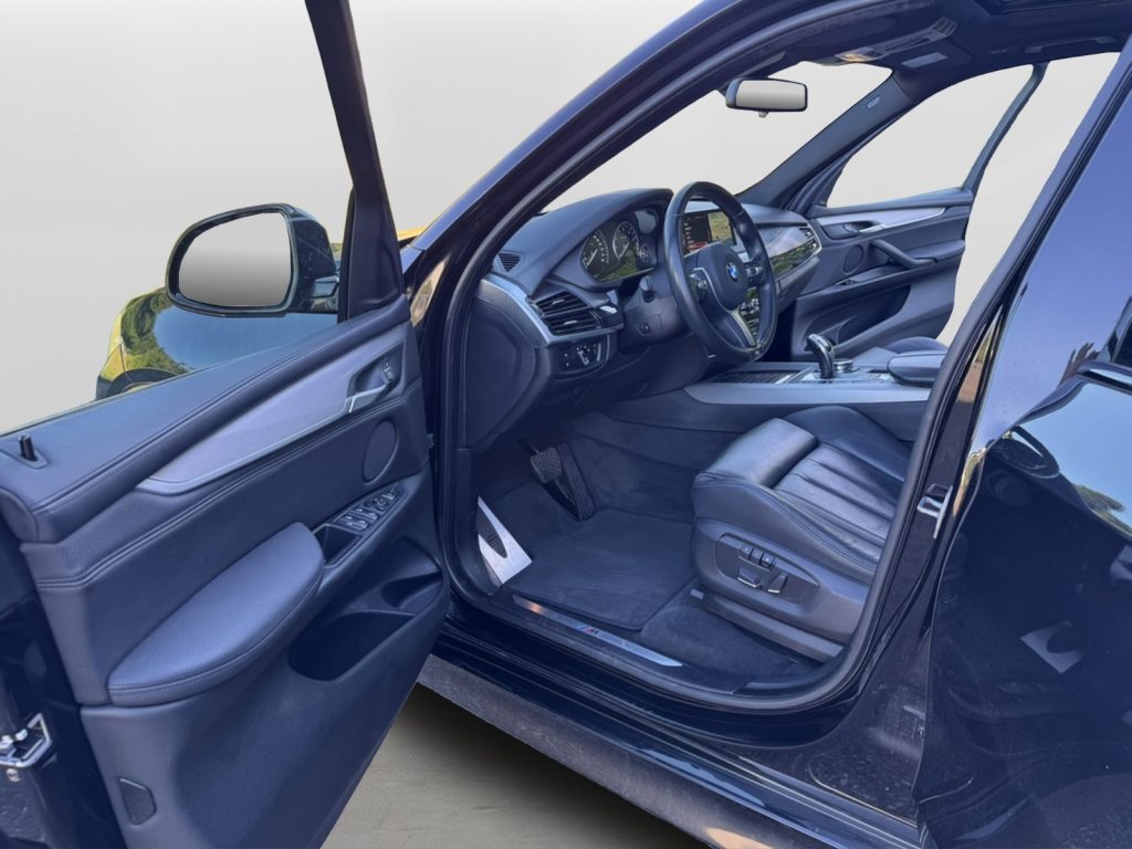 BMW X5 50i xDrive, Essence, Occasion / Utilisé, Automatique - 7