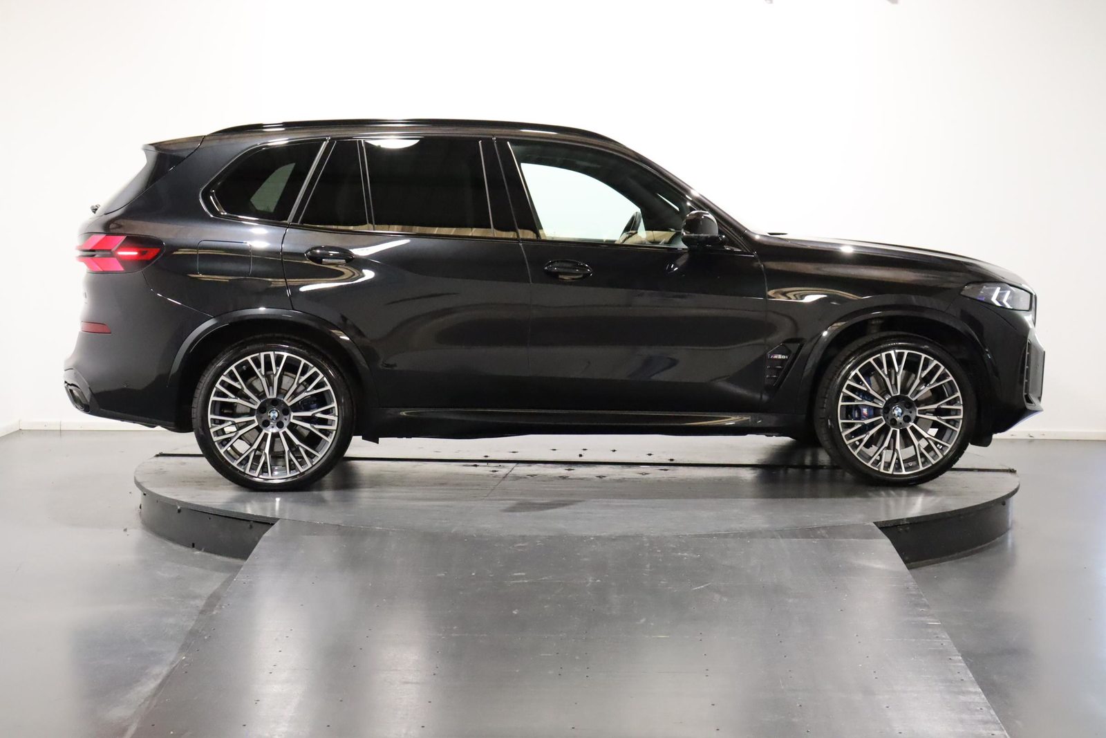 BMW X5 M60i xDrive, Mild-Hybrid Petrol/Electric, Second hand / Used, Automatic - 3