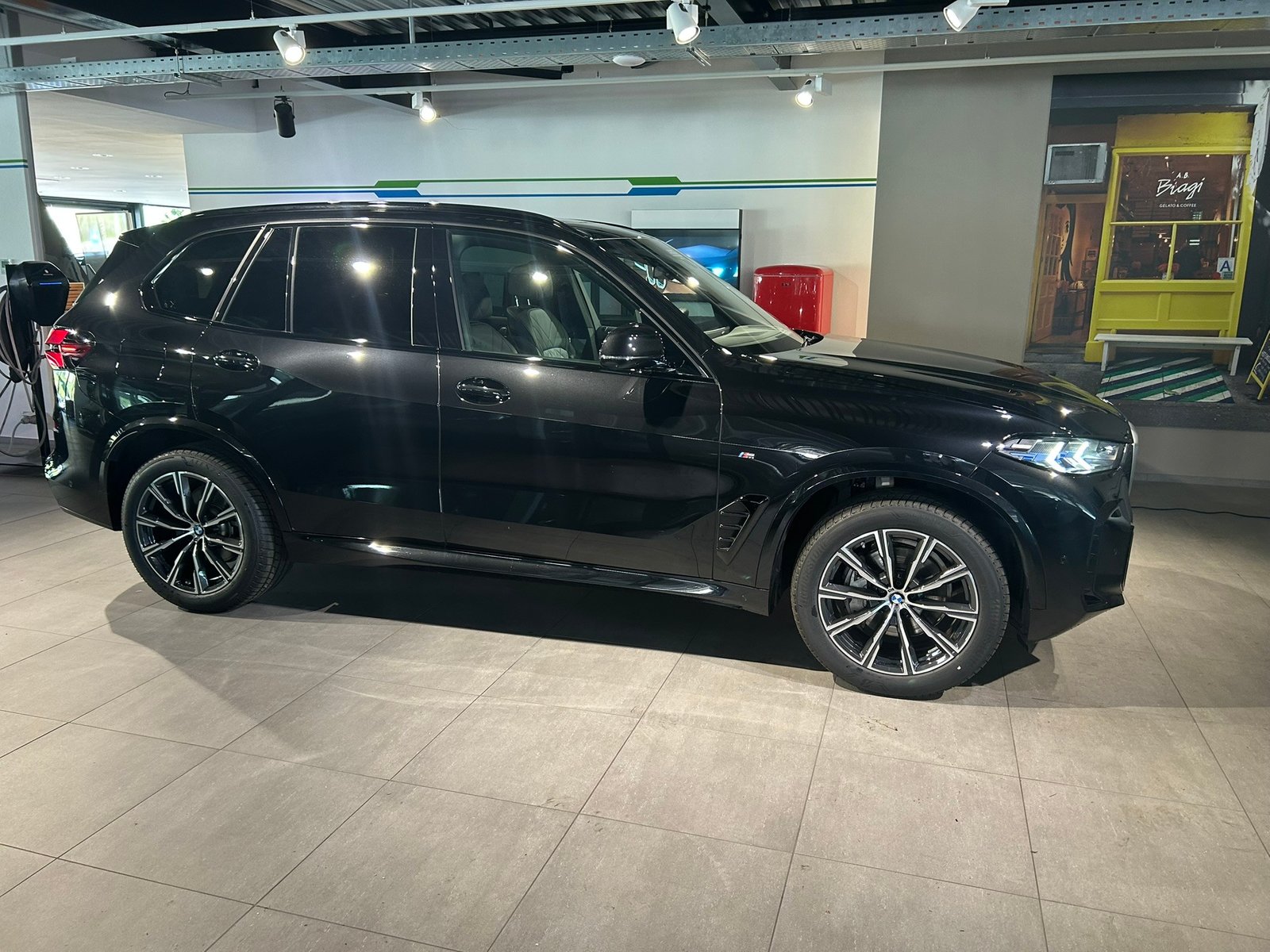 BMW X5 48V 30d M Sport Steptronic, Mild-Hybrid Diesel/Elektro, Occasion / Gebraucht, Automatik - 2