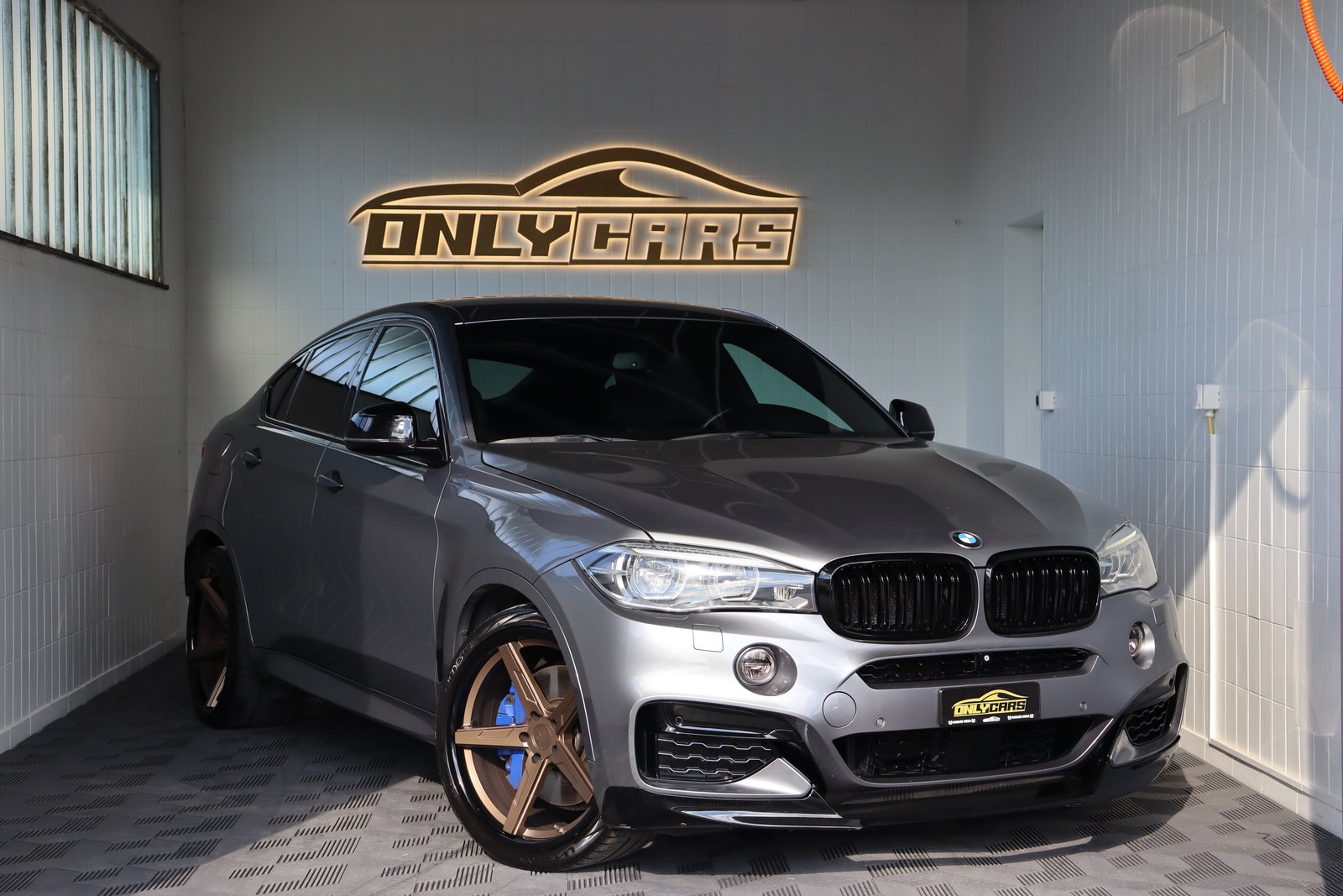 BMW X6 M50D STEPTRONIC ** TIEFERGELEGT ** AVERSUS FELGEN **