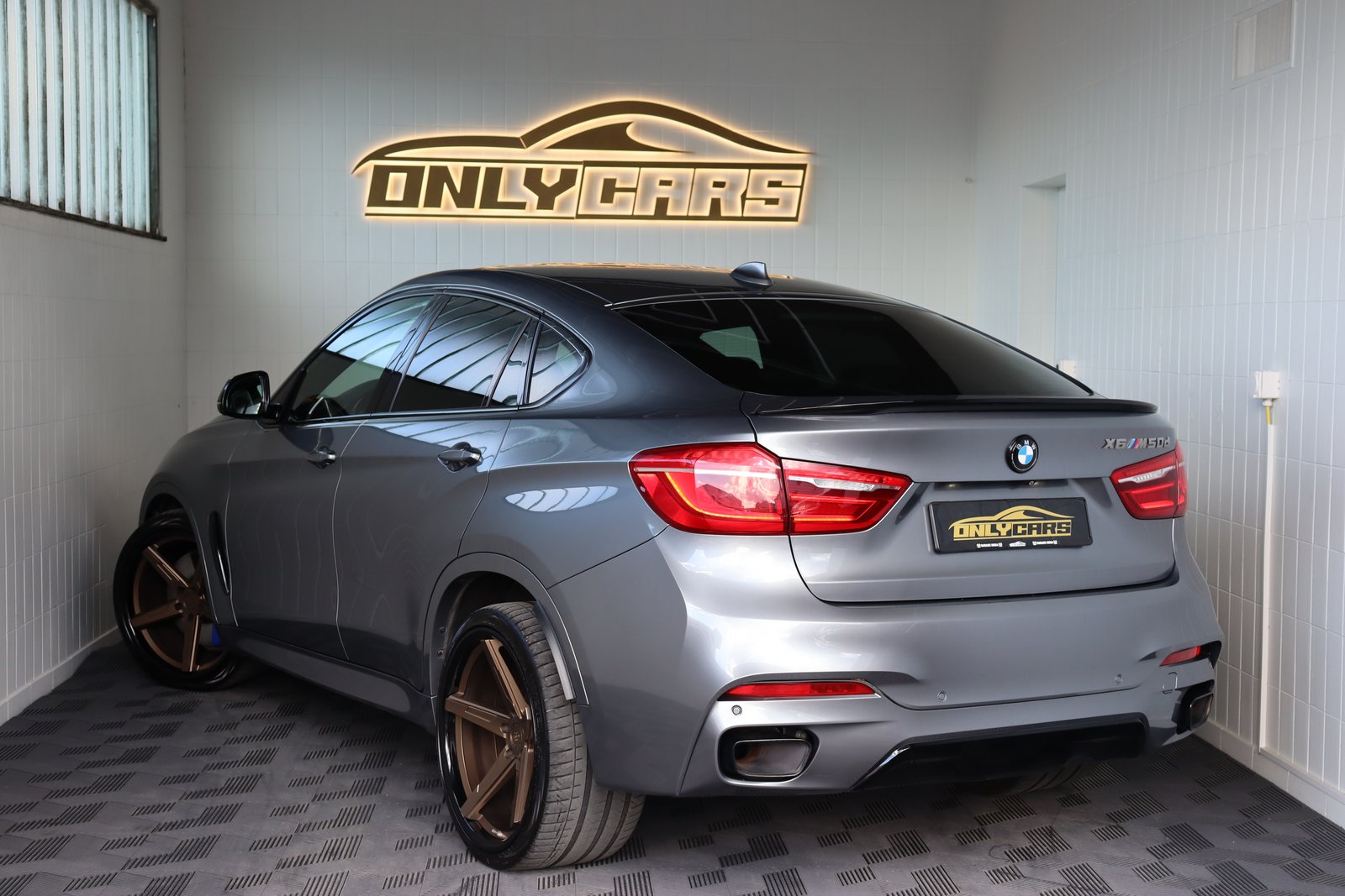 BMW X6 M50D STEPTRONIC ** TIEFERGELEGT ** AVERSUS FELGEN **, Diesel, Second hand / Used, Automatic - 5