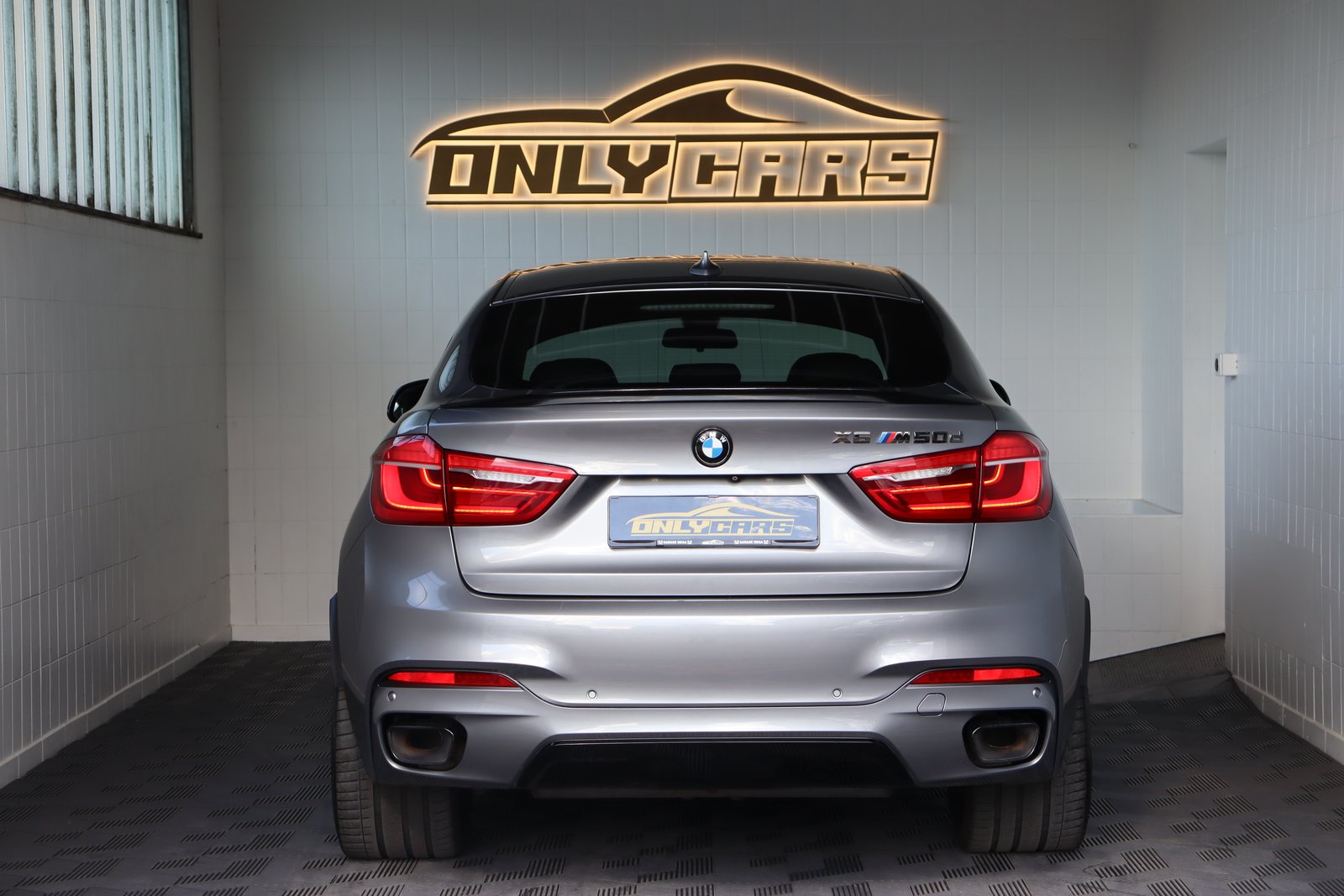BMW X6 M50D STEPTRONIC ** TIEFERGELEGT ** AVERSUS FELGEN **, Diesel, Second hand / Used, Automatic - 6