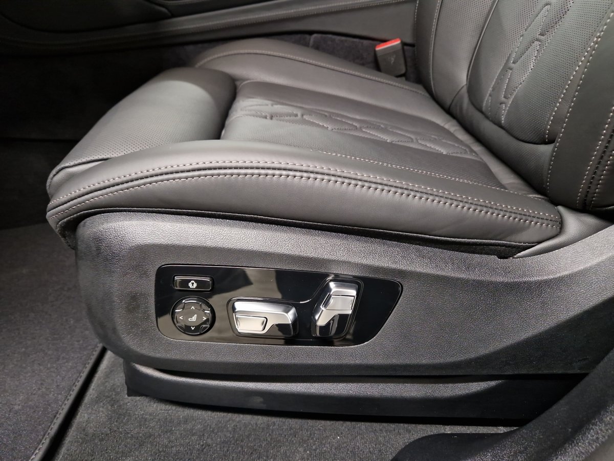 BMW X6 48V M60i M Sport Pro Steptronic, Mild-Hybrid Petrol/Electric, New car, Automatic - 7