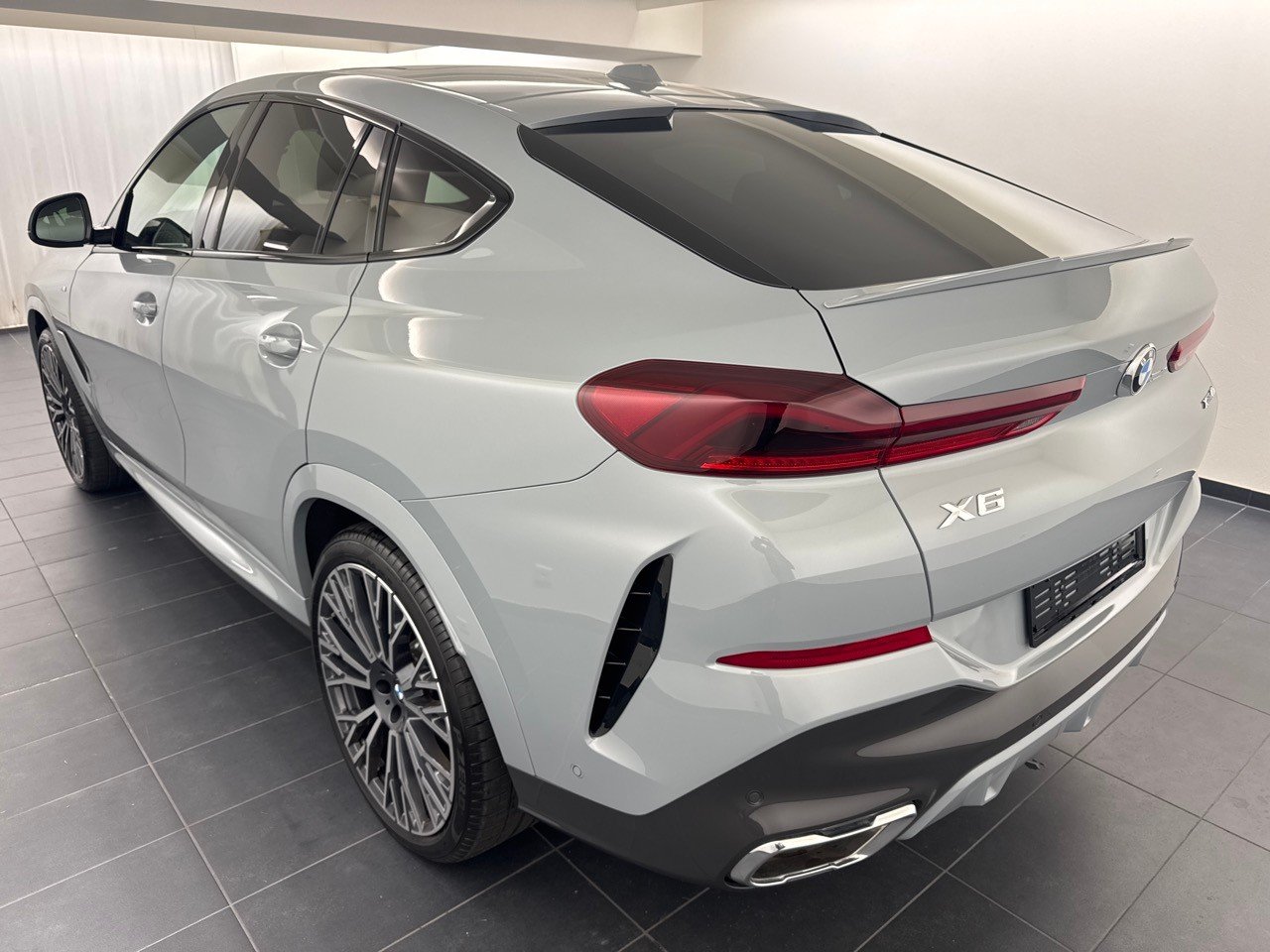 BMW X6 48V 40i M Sport, Mild-Hybrid Benzin/Elektro, Occasion / Gebraucht, Automatik - 2