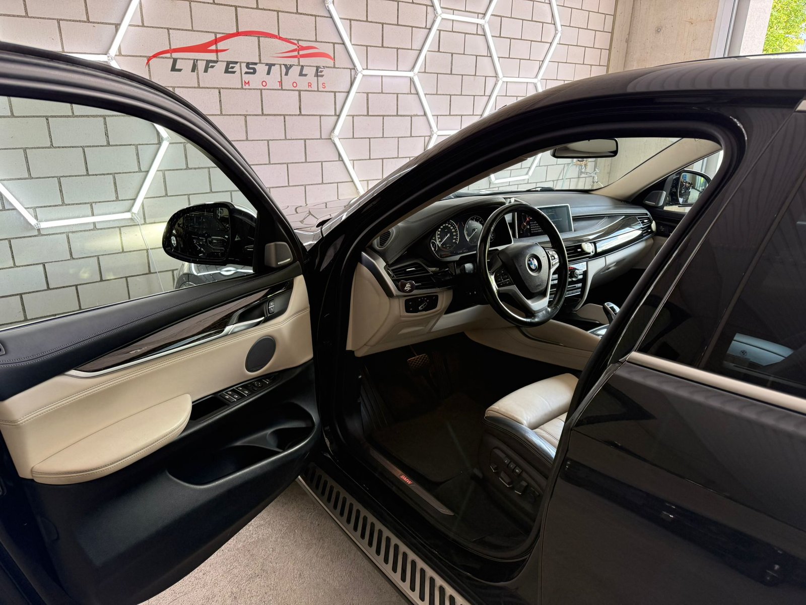 BMW X6 50i Steptronic, Benzin, Occasion / Gebraucht, Automatik - 5