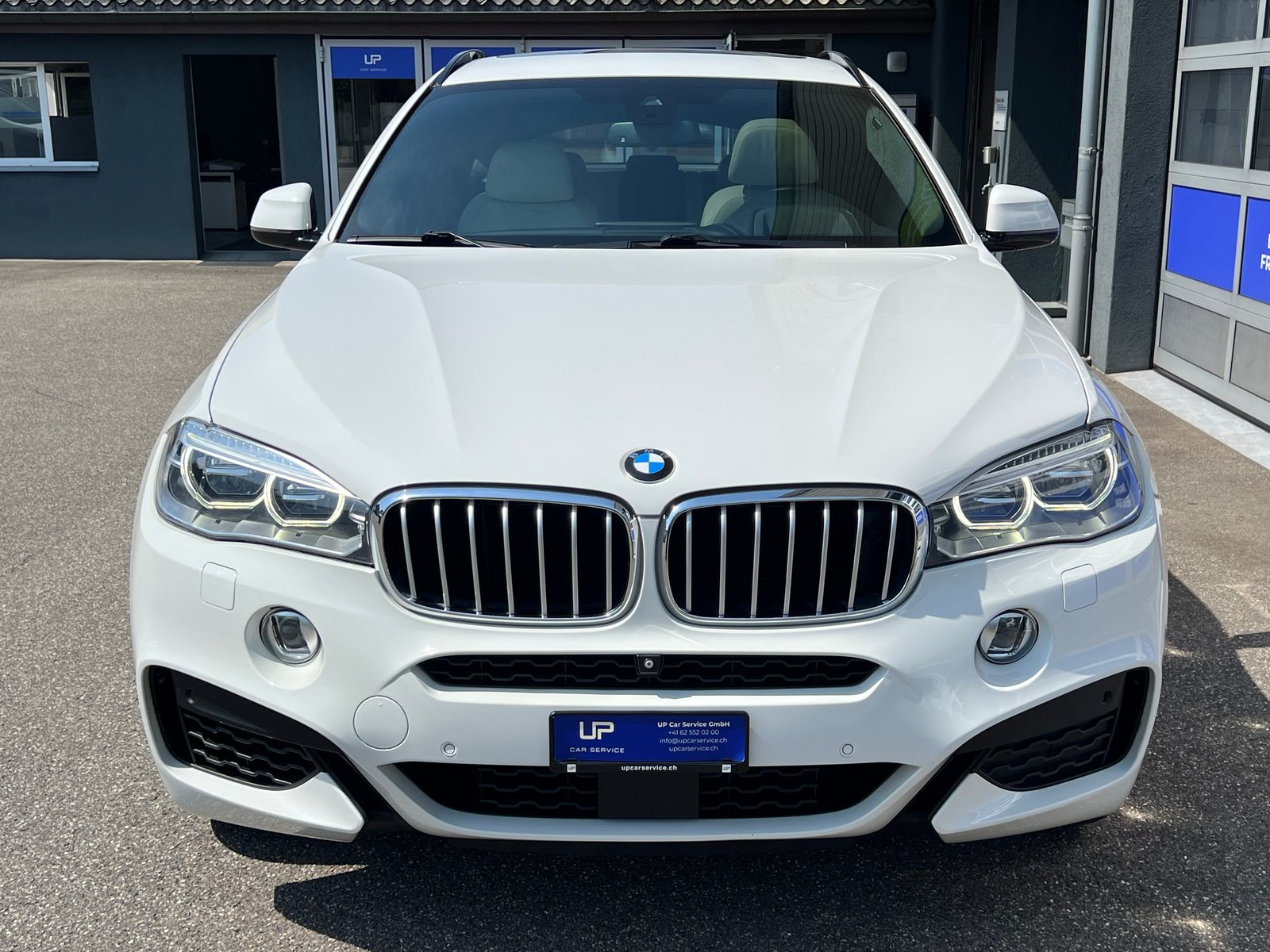 BMW X6 50i * AHK 2.7 T *