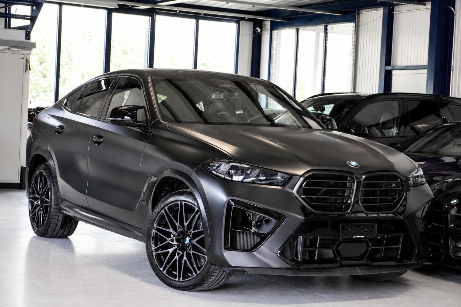 BMW X6M Steptronic M Competition // SONDERLACKIERUNG FROZEN