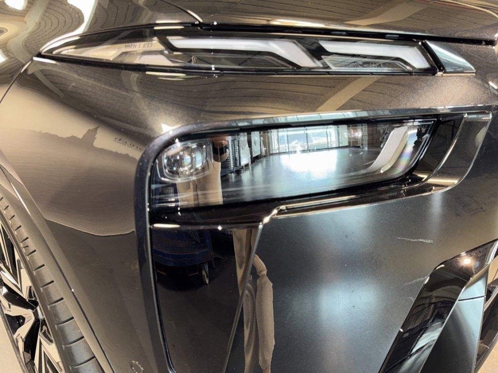 BMW X7 M60i, Mild-Hybrid Petrol/Electric, New car, Automatic - 7