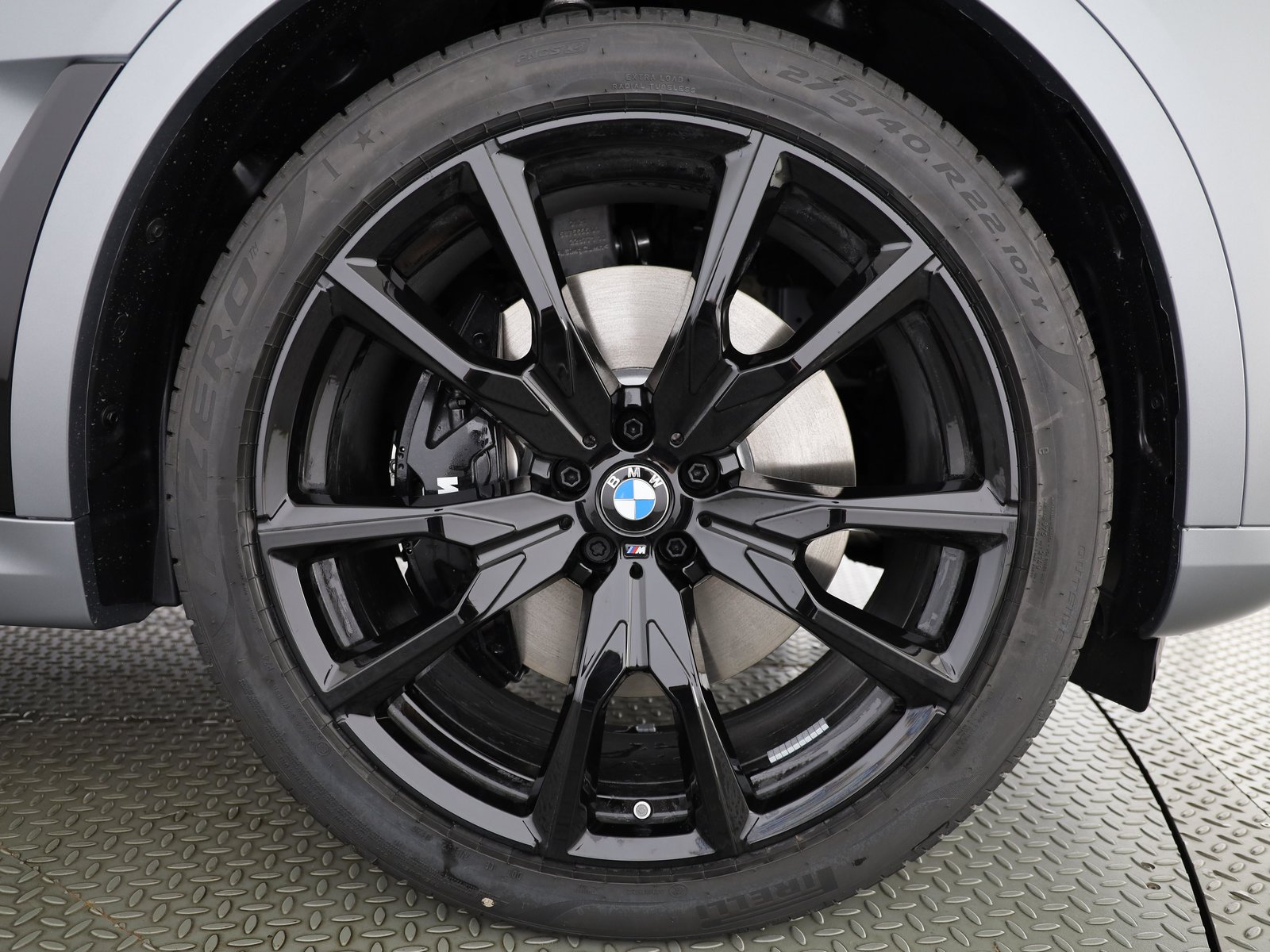 BMW X7 40i, Mild-Hybrid Petrol/Electric, New car, Automatic - 6