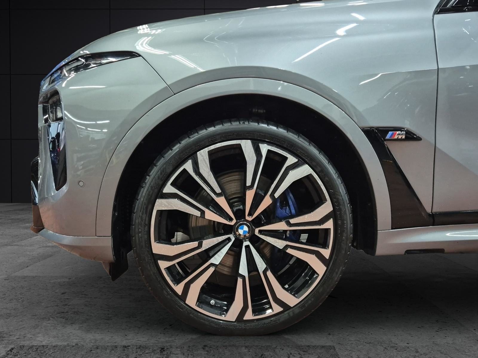 BMW X7 M60i, Mild-Hybrid Benzin/Elektro, Occasion / Gebraucht, Automatik - 5