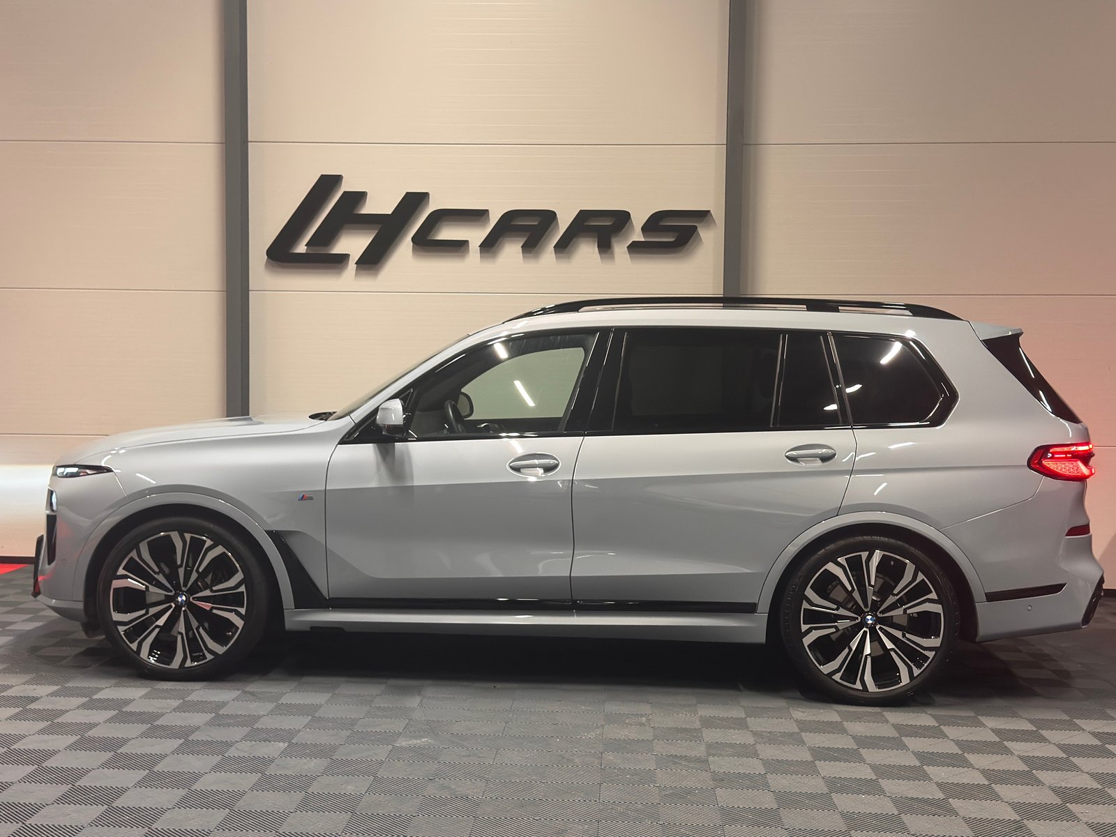BMW X7 40d SAG M-Sport 6-Plätzer, Mild-Hybrid Diesel/Elektro, Occasion / Gebraucht, Automatik - 2