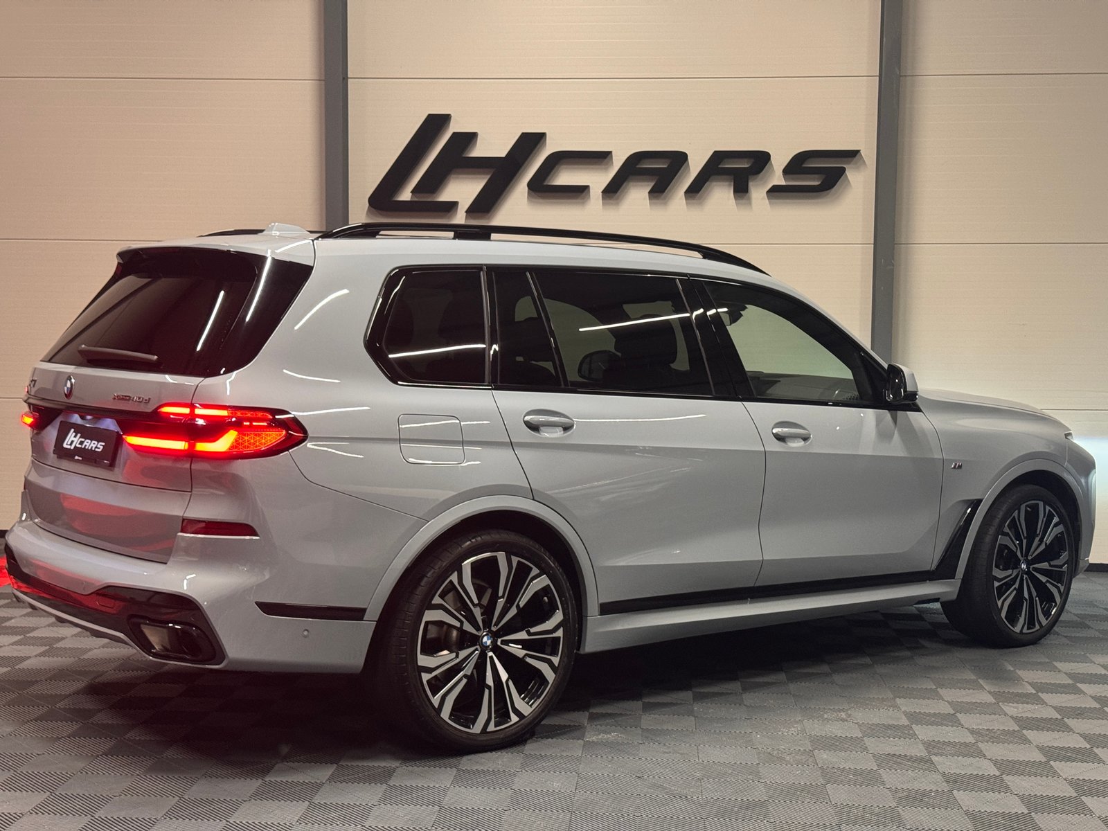 BMW X7 40d SAG M-Sport 6-Plätzer, Mild-Hybrid Diesel/Elektro, Occasion / Gebraucht, Automatik - 5