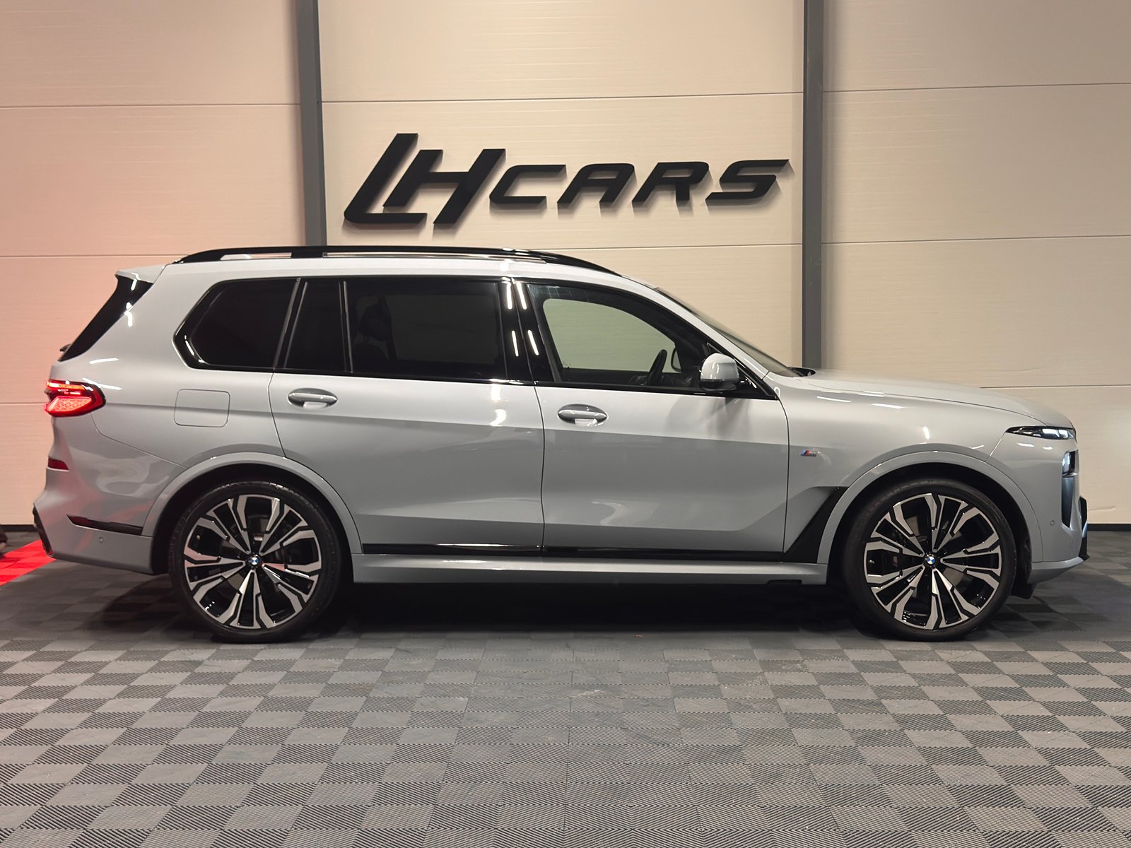 BMW X7 40d SAG M-Sport 6-Plätzer, Mild-Hybrid Diesel/Elektro, Occasion / Gebraucht, Automatik - 6