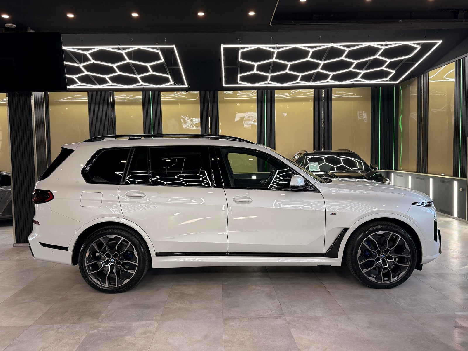BMW X7 48V 40d M Sport Pro Steptronic, Mild-Hybrid Diesel/Elektro, Occasion / Gebraucht, Automatik - 4