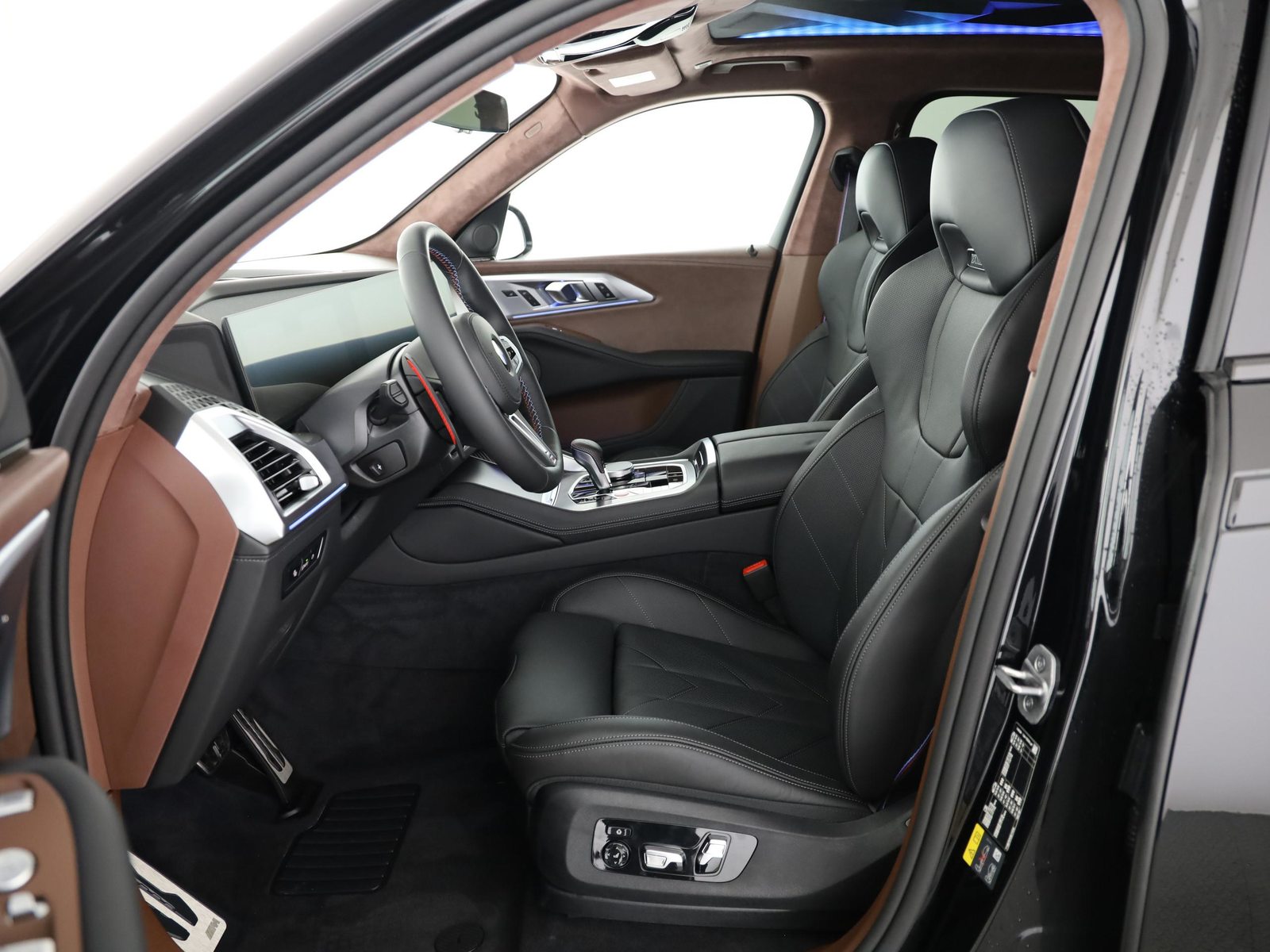 BMW XM 50e Plug-in Hybrid, Plug-in-Hybrid Petrol/Electric, New car, Automatic - 5