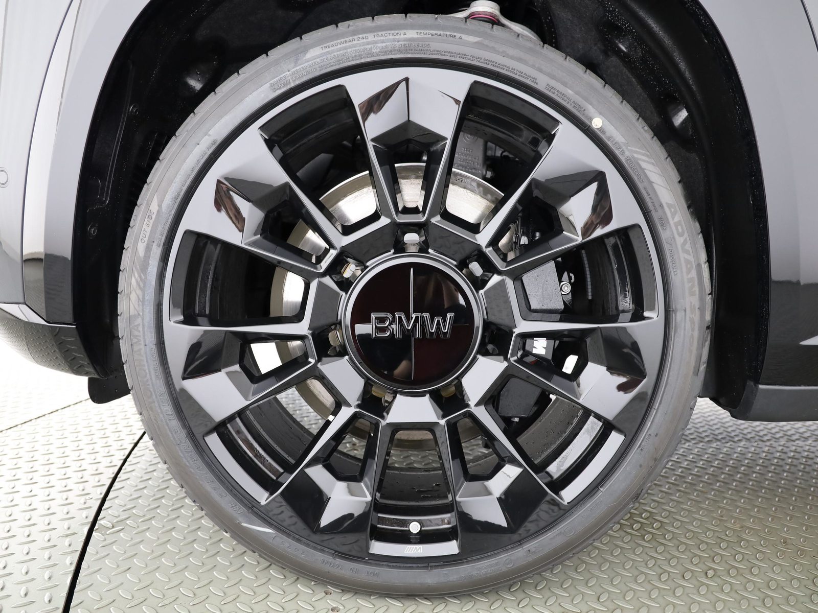 BMW XM 50e Plug-in Hybrid, Plug-in-Hybrid Benzin/Elektro, Neuwagen, Automatik - 4