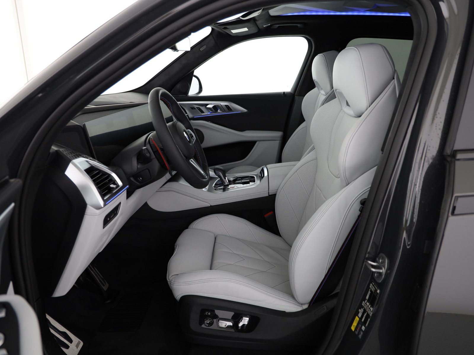 BMW XM 50e Plug-in Hybrid, Plug-in-Hybrid Benzin/Elektro, Neuwagen, Automatik - 5