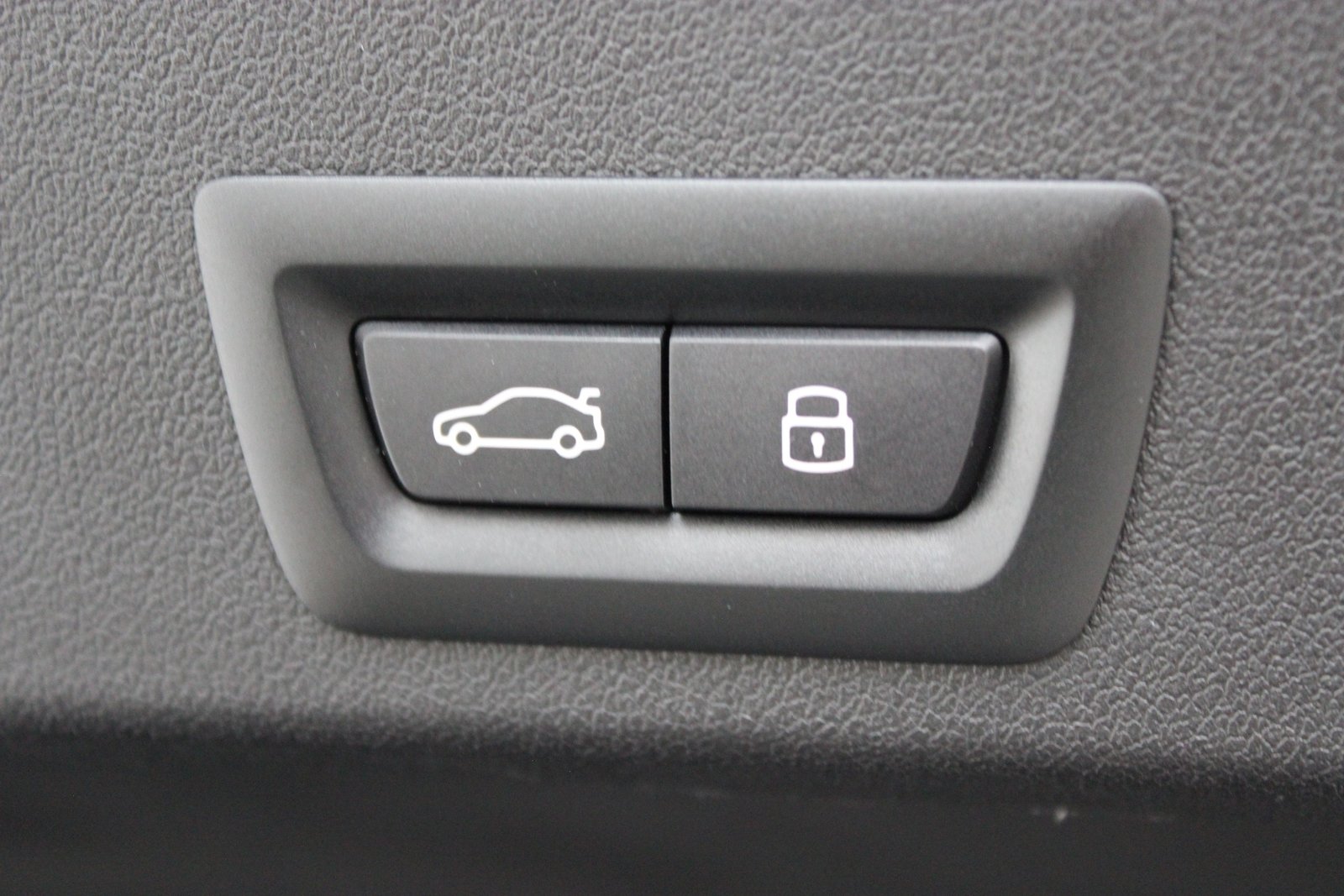 BMW XM LABEL Individual *INTERLAGOS BLAU*, Plug-in-Hybrid Benzin/Elektro, Occasion / Gebraucht, Automatik - 7
