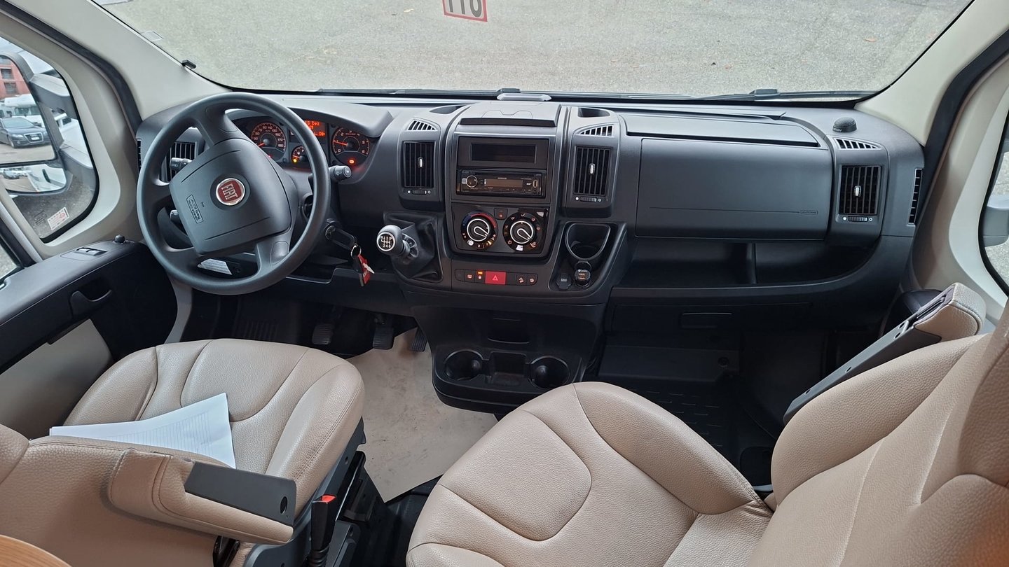 BÜRSTNER Lyseo A 700**6 Pers.**450Kg Nutzlast**7.35m Länge**, Diesel, Occasioni / Usate, Manuale - 4