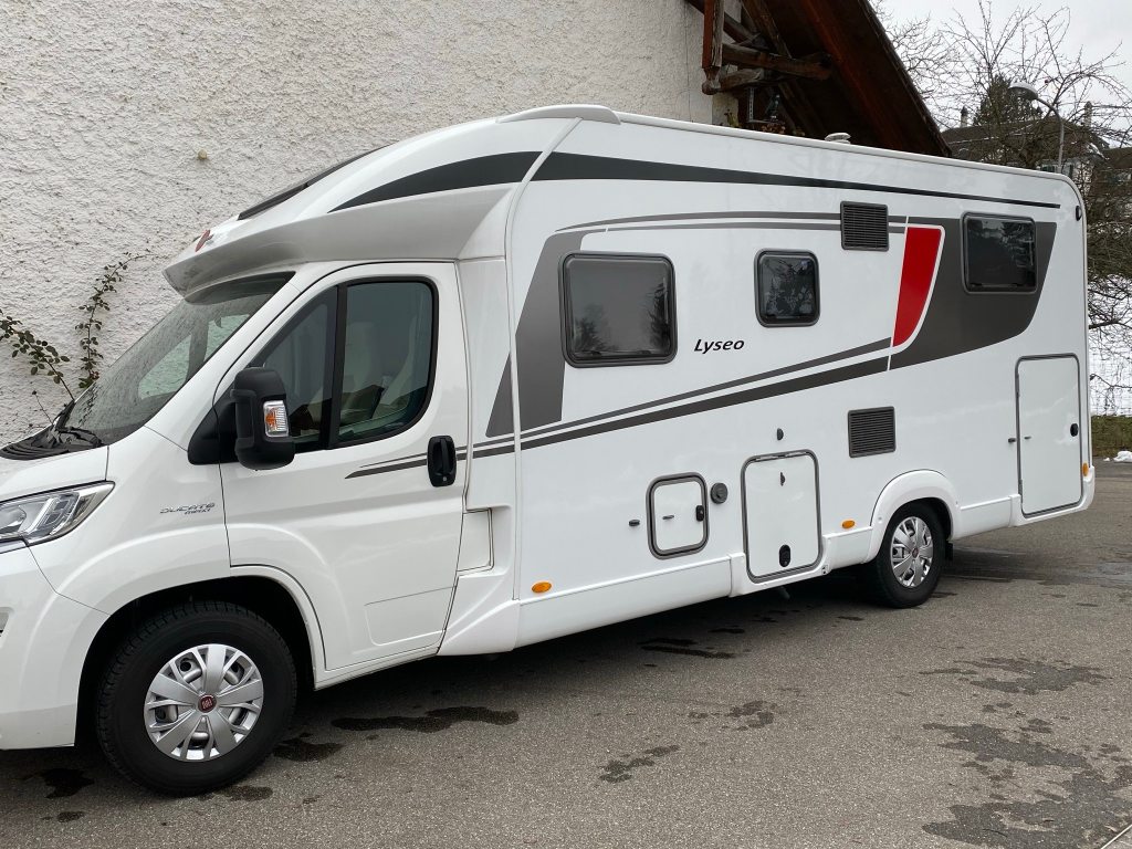 BÜRSTNER Lyseo TD 728 G, Diesel, Occasion / Utilisé, Automatique - 2