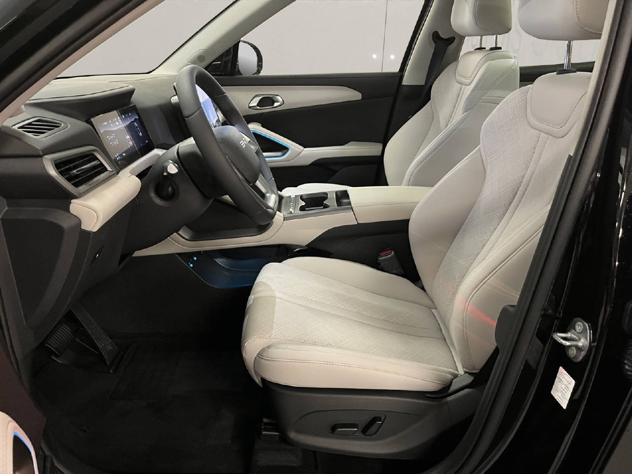 BYD Atto 2 DM-i Boost, Plug-in-Hybrid Petrol/Electric, Ex-demonstrator, Automatic - 7