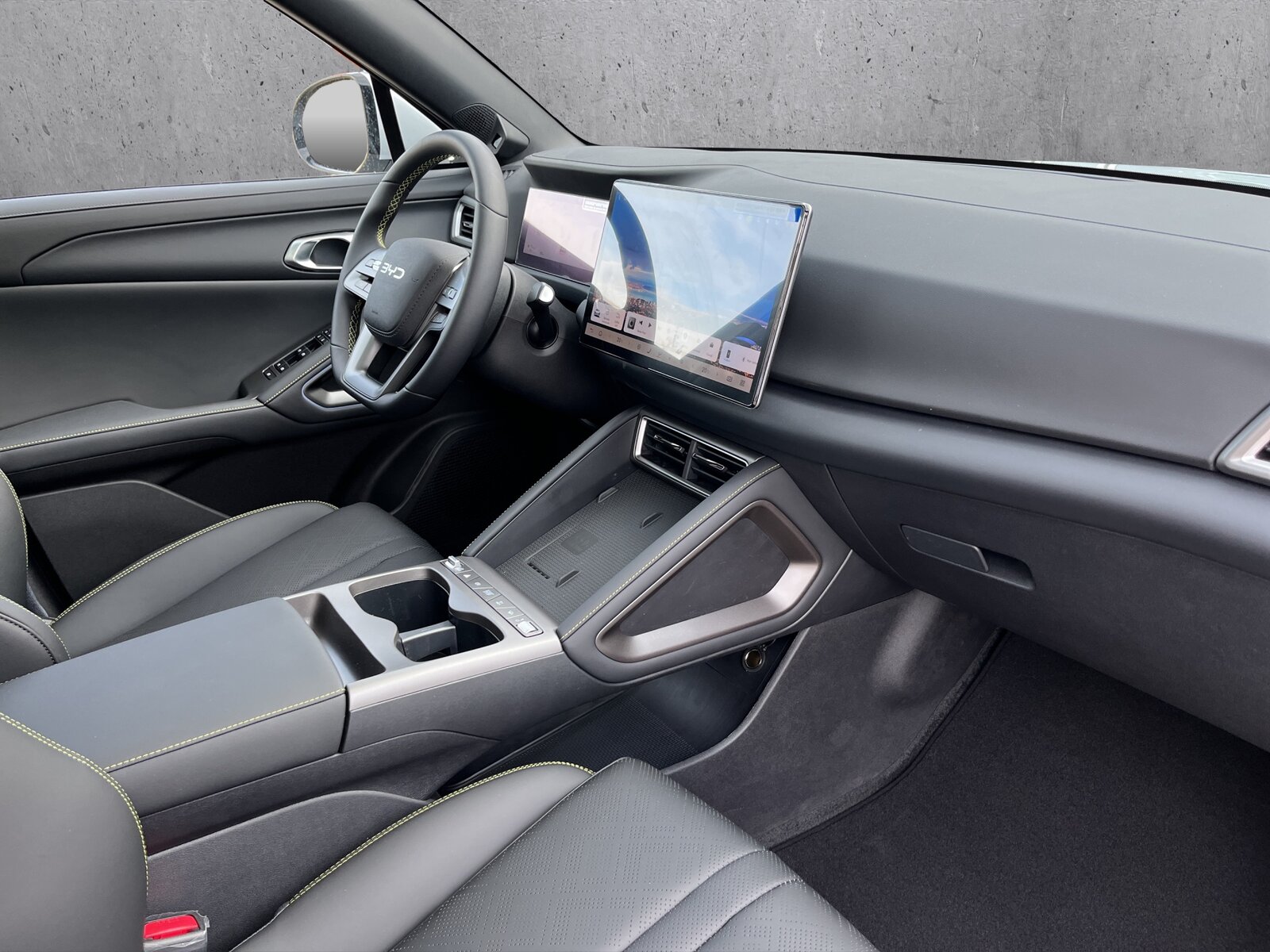 BYD Atto 2 DM-i Boost, Plug-in-Hybrid Petrol/Electric, Ex-demonstrator, Automatic - 5