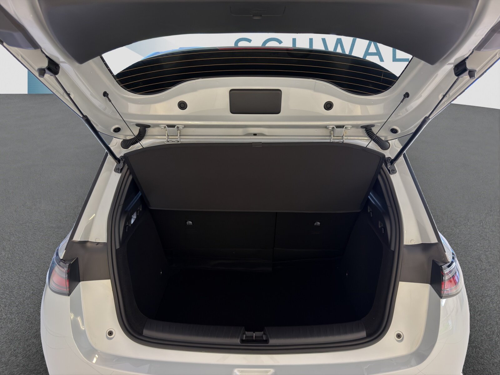 BYD Dolphin G Dmi Comfort, Plug-in-Hybrid Petrol/Electric, Ex-demonstrator, Automatic - 7